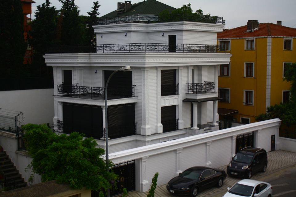 Dragos Villa